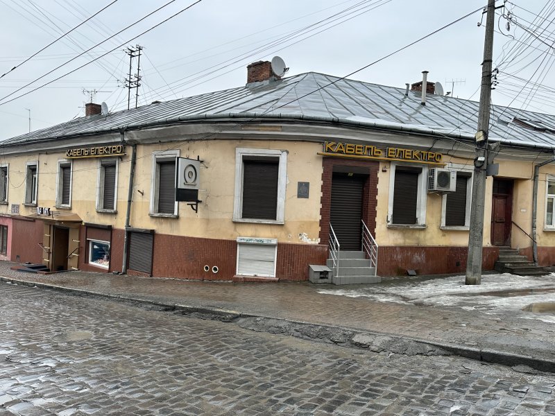 Продається нежитлове приміщення в м. Чернівці